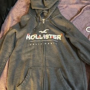 Hollister floral zip up hoodie 🌺💐